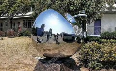 不銹鋼雕塑有哪些優(yōu)勢？